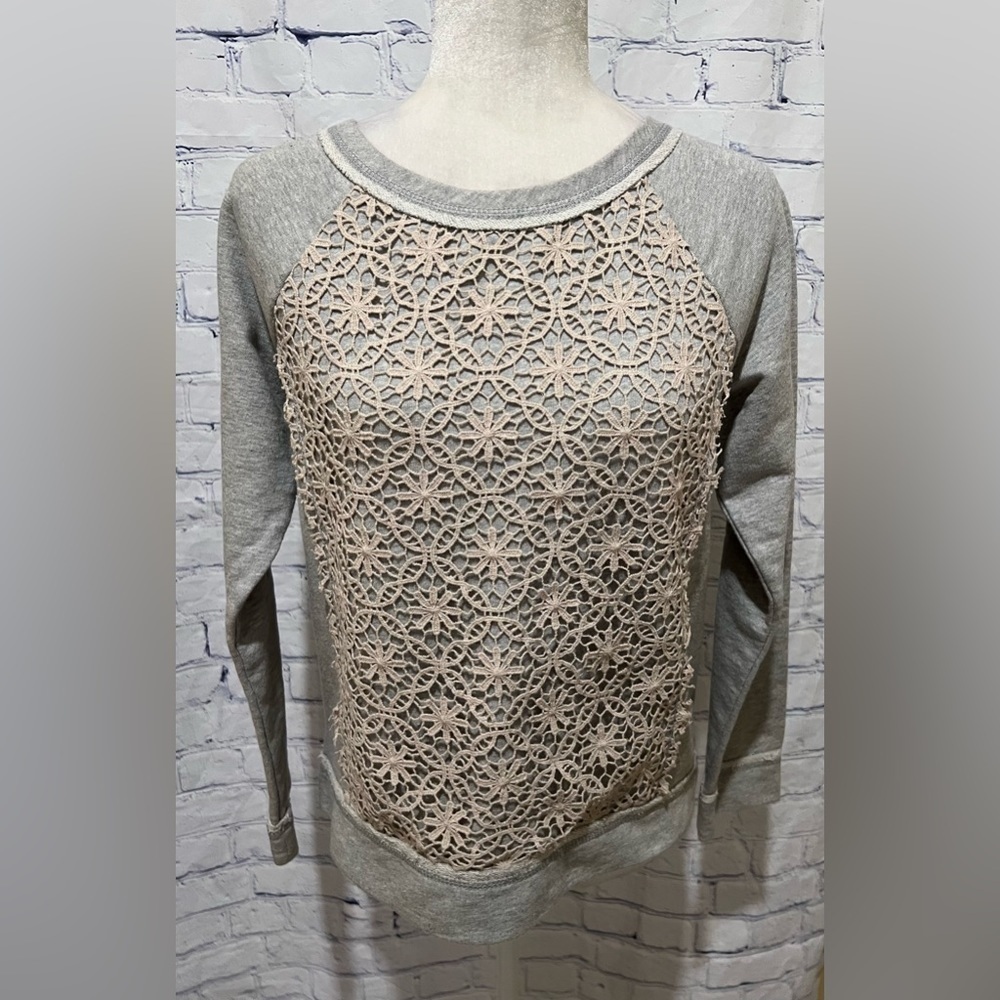 Sanctuary lace front gray and cream long sleeve sweatshirt size small